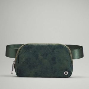 Lululemon Everywhere Belt Bag